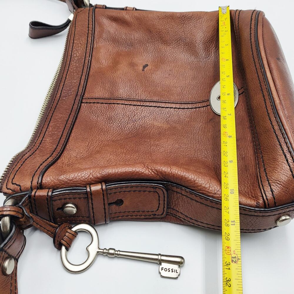 Vintage Fossil Maddox Top Zip Brown Leather Crossbody Bucket Bag Logo Key Charm - Picture 9 of 11